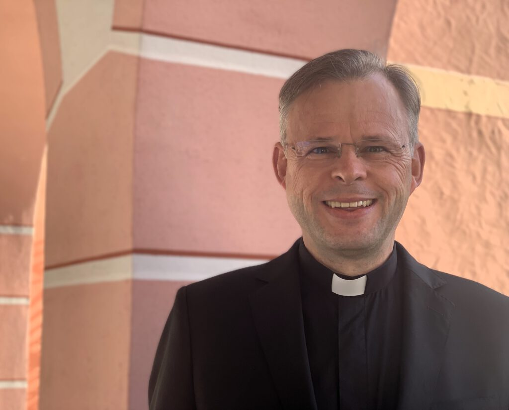 Porträt von Pfarrer Alexander Hermann